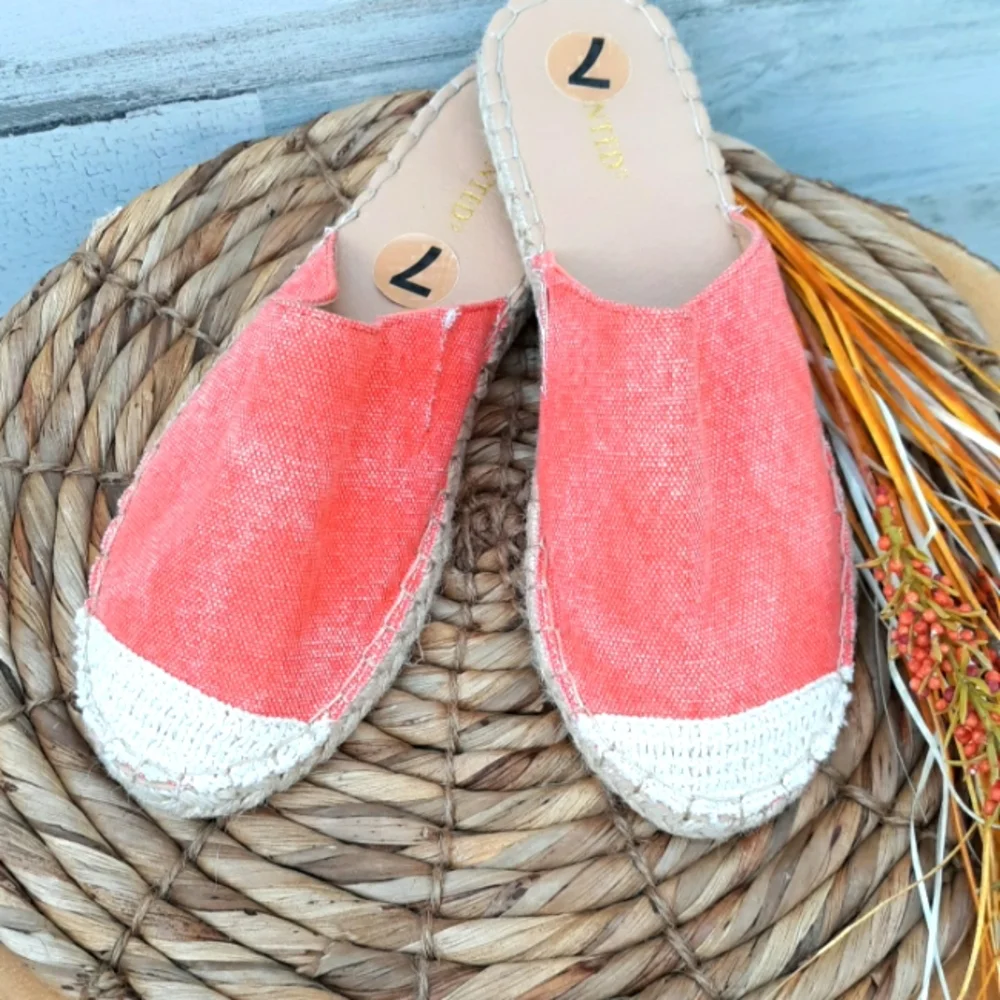 NWOT WANTED CANVAS ESPADRILLES - Picture 2 of 9